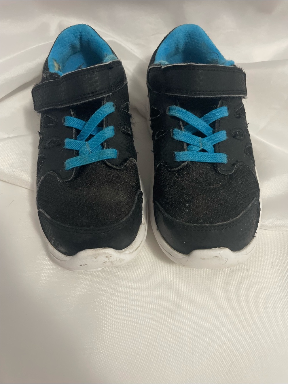 Nike Kids Black Sneakers with Blue Accents